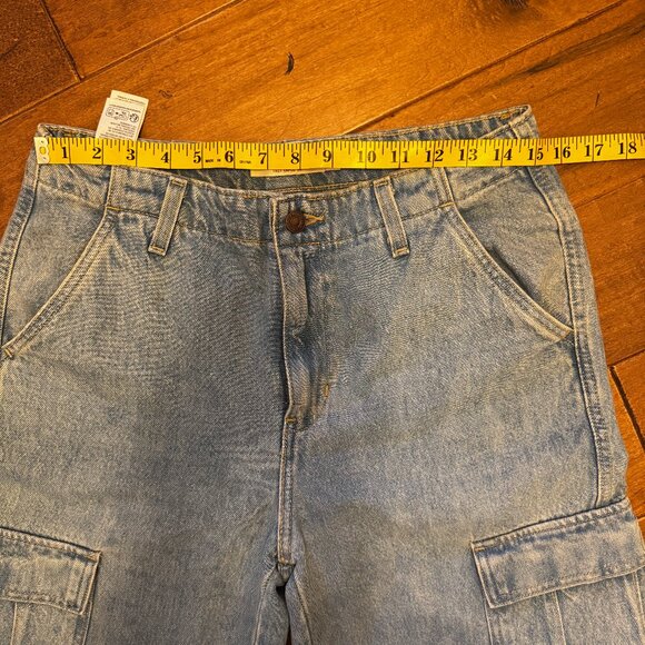 EUC Levi’s '94 Baggy Cargo Jeans – Size 28 - Picture 8 of 11